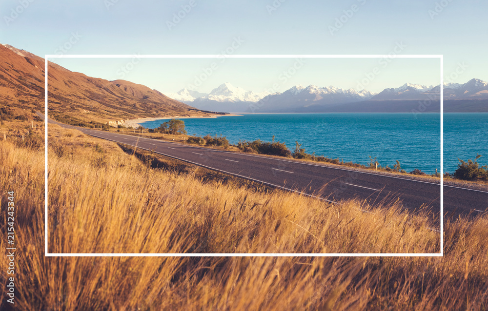 Obraz premium Country Road Amazing Scenery Lake Mountain Range Concept