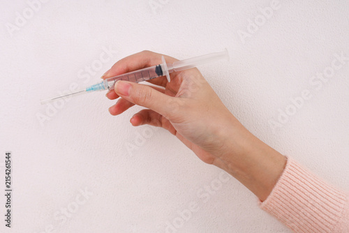 Cuadro en lienzo Hand Holding Medical Syringe