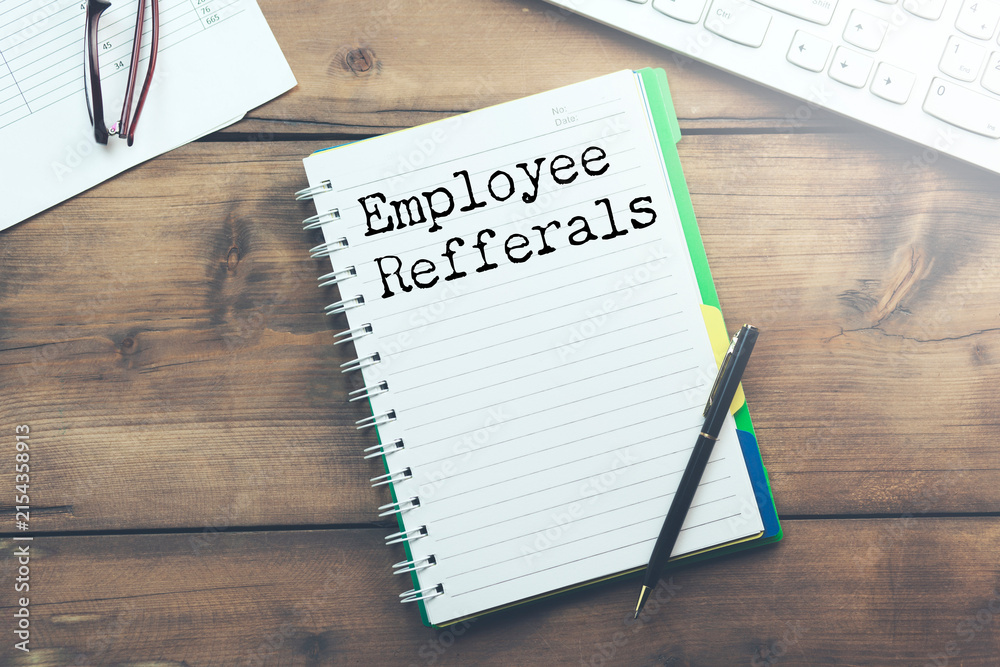 Obraz premium employee Refferals text in paper