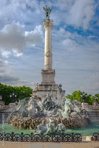 Foto Der historische Brunnen Monument aux Girondins am Place des Quinconces, Bordeaux