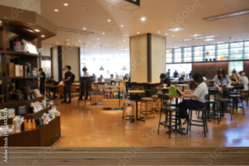 おしゃれな雰囲気のカフェの風景