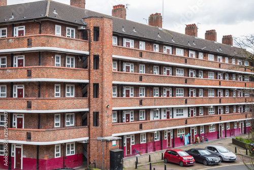 Canvas Print Council housing flats at Rockingham estate in the Elephant and Castle area, sout