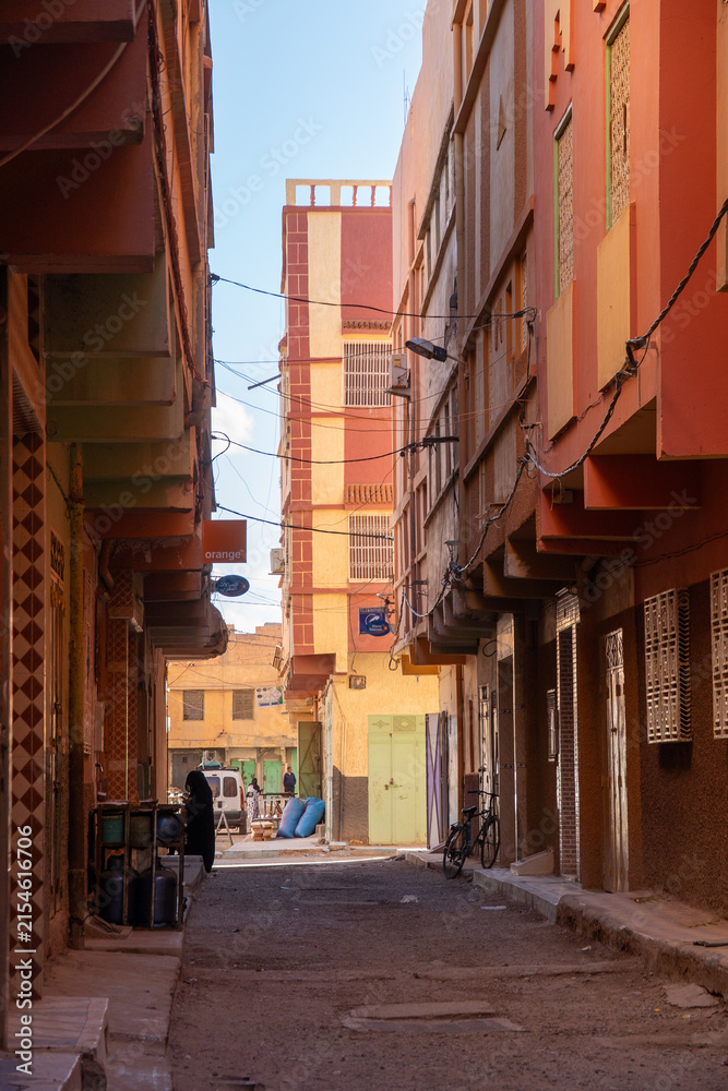 Fototapeta premium Narrow alley between buildings in Rissani, Morocco