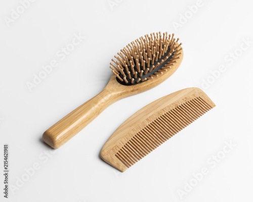 Bild auf Leinwand Eco friendly bamboo hairbrush and wooden comb mockup on white background