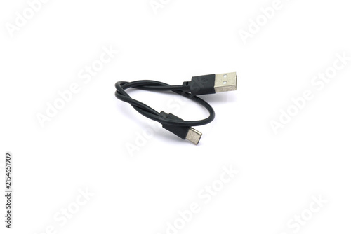 фотографія Black USB cable for charging communication devices.