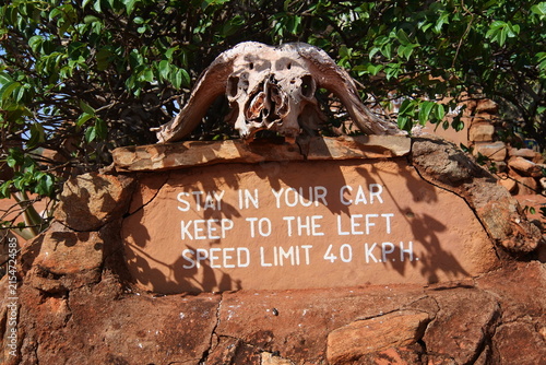 Achtung: Sicherheitshinweise im Tsavo East Nationalpark