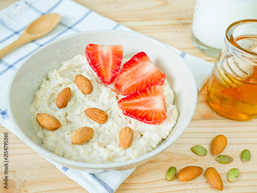 Oat porridge with almonds and fresh strawberries