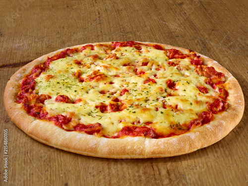 Pizza, Tomaten, Mozzarella, schwarzen Oliven, Basilikum, pizza, essen, cheese, italiener, baked, isoliert, abendessen, pfeffer, mozzarella, schinken, crust, salami, lecker, feinschmecker, köstlich, te