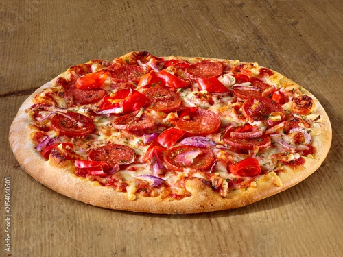Pizza, Tomaten, Mozzarella, schwarzen Oliven, Basilikum, pizza, essen, cheese, italiener, baked, isoliert, abendessen, pfeffer, mozzarella, schinken, crust, salami, lecker, feinschmecker, köstlich, te