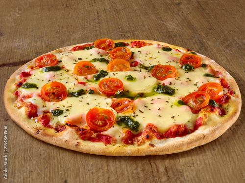 Pizza, Tomaten, Mozzarella, schwarzen Oliven, Basilikum, pizza, essen, cheese, italiener, baked, isoliert, abendessen, pfeffer, mozzarella, schinken, crust, salami, lecker, feinschmecker, köstlich, te