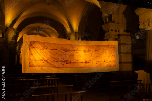 Fotografie Shroud of Turin, on display in the crypt of the Basilica of Lyon in April 2026