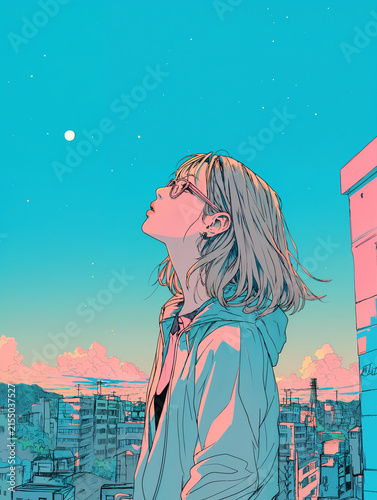 満月の夜空を見上げながら歩く若い女性