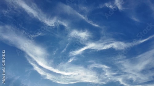 夕方の美しい空と筋雲