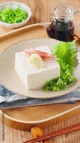 冷奴 木綿豆腐に薬味をのせた夏の副菜