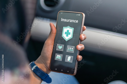Fotografía A woman looking for information about insurance on her smartphone while travelin