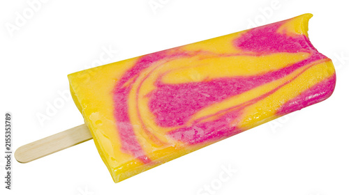 Foto Swirled yellow and pink ice pop on wooden stick, isolated on transparent backgro