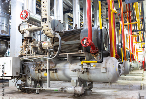 Compressor refrigeration system with ammonia, automatic control