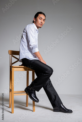 Canvastavla Mature and sophisticated basic menswear, high-quality gray background for portra