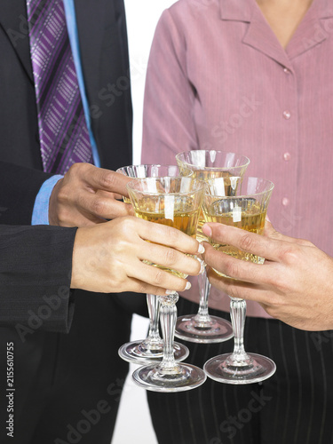 Foto men with champagne glasses