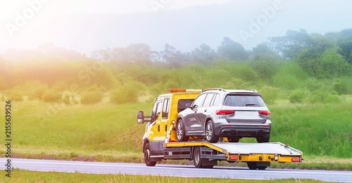 Fotografie Yellow carrier truck offers roadside service