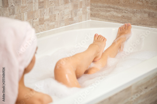 Quadro su tela Woman relaxing enjoying bubble bath for self-care