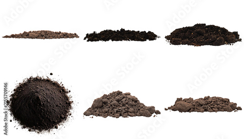 Foto Diverse piles of rich, dark gardening soil and fertile potting mix isolated on a transparent background