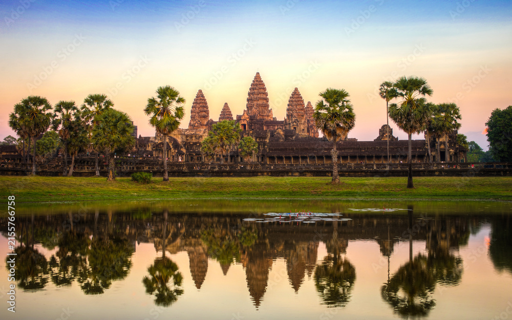 Naklejka premium Iconic Angkor Wat sunrise reflection, Cambodia