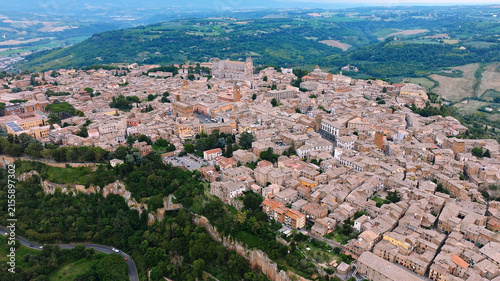 Фотография Orvieto historic old town top aerial drone view with terracotta roofs medieval h