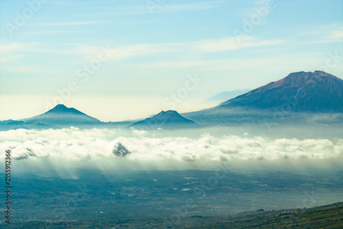 Fotografie mountain landscape with sea of clouds