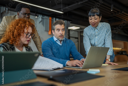 Canvastavla Diverse business team reacting with shock and surprise during office meeting