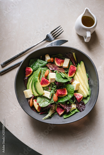 Avocado figs and spinach salad