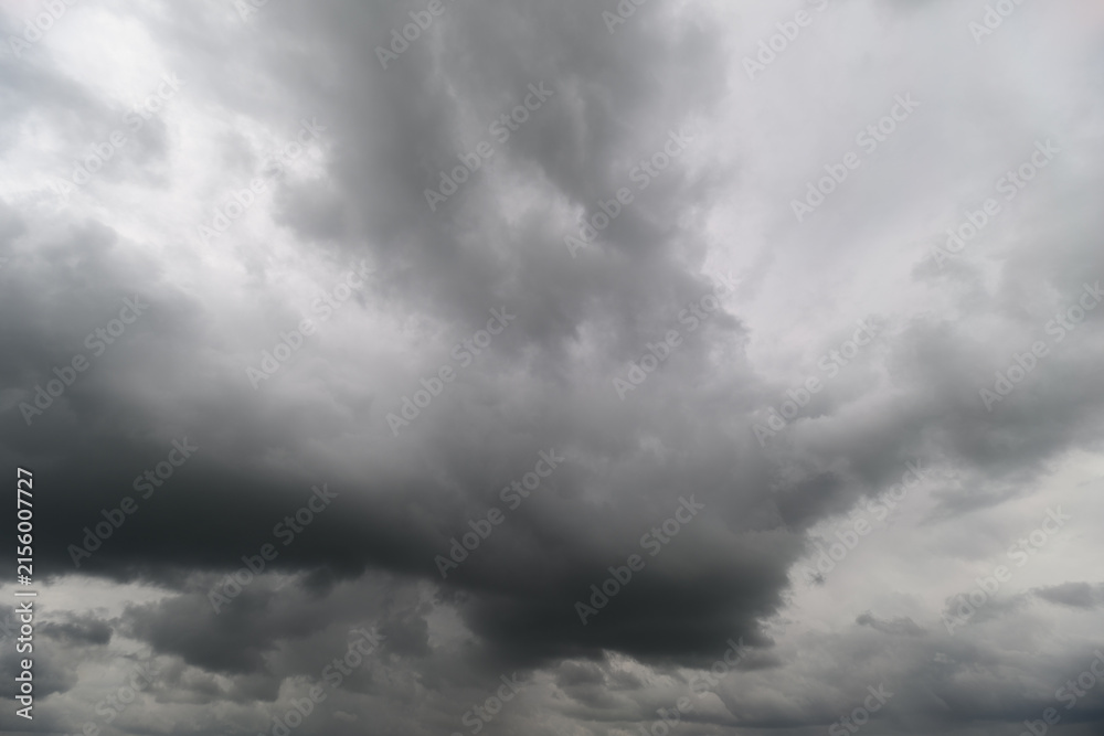 Obraz premium Dramatic skies loom over a tranquil landscape, promising a shift from calm to stormy weather later in the day