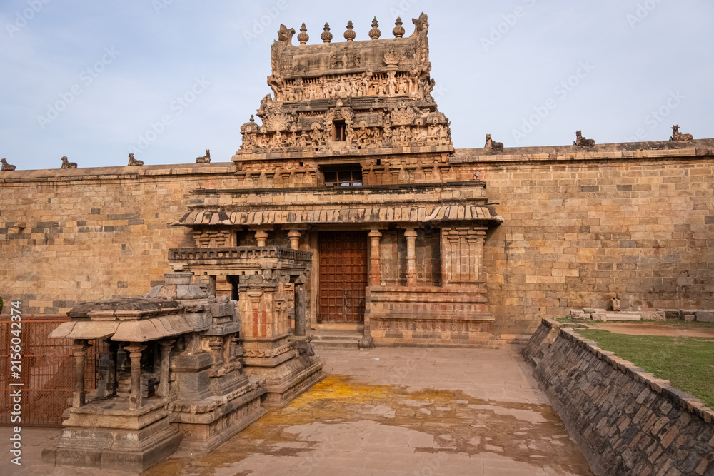 Obraz premium Airavatesvara Temple is a Hindu temple of Chola architecture located in Darasuram, Kumbakonam, Thanjavur, South India, Tamil Nadu. UNESCO World Heritage Site. archaeological monument. King Rajaraja.