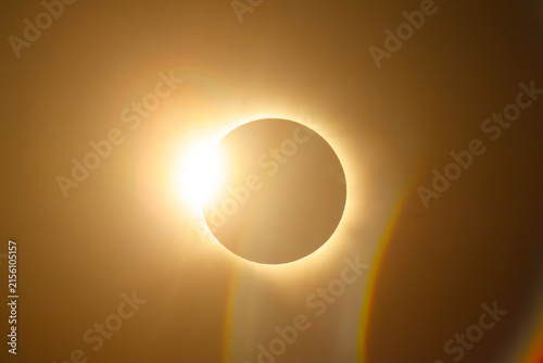 Cuadro en lienzo Diamond ring effect at the start of totality against a golden eclipse sky
