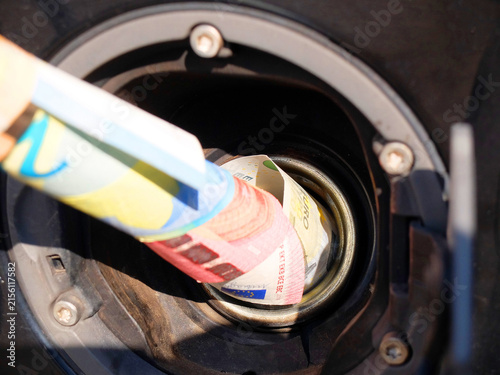 Bares Geld tanken