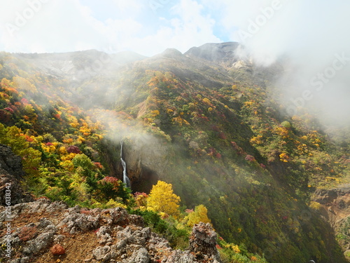 秋の蔵王【宮城県刈田郡蔵王町】駒草平の紅葉と雲海	