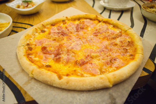 Cheesy Ham Pizza Tempting