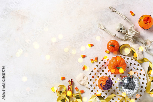 Halloween party flat lay wi...