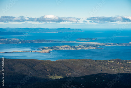 Foto Scenery view of derwent river and suburb area of Hobart the capital city of Tasmania state of Australia seen from the summit of Mount Wellington