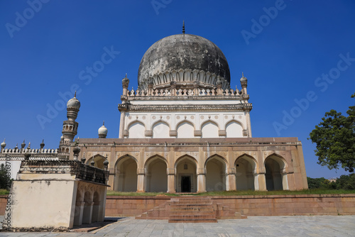 Fotografie Qutb Shahi Tombs displaying ancient Islamic architecture in Hyderabad