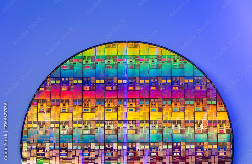 Obraz premium wafer silicon monocrystalline with microchips after photolithography etching manufacturing reflecting different colors used in fabrication of electronic integrated circuits.