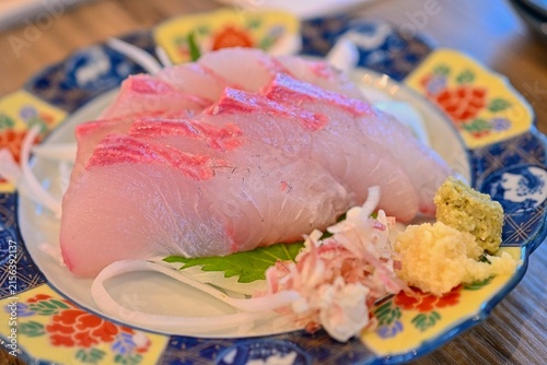 脂がのった新鮮な刺身（ヒラマサ）