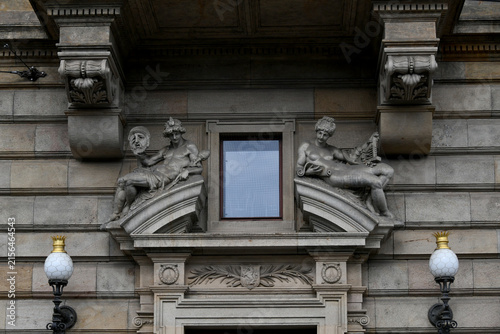 Cuadro en lienzo Ornate window with decorative stone brackets and lamp posts on a building facade