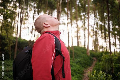 Fotografía Man breathing fresh air enjoying nature in forest