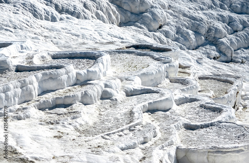 Historisches Farbfoto des Touristehotspots und UNESCO-Welterbes der Kalksinterterrassen von Pamukkale im Detail im Sommer, Türkei, 04.Mai 2003