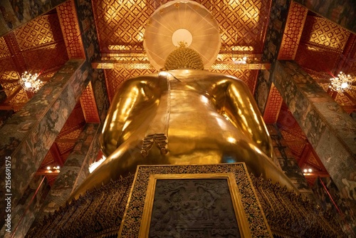 golden buddha statue