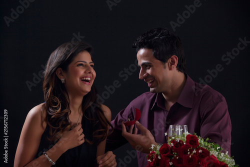 Man proposing to woman