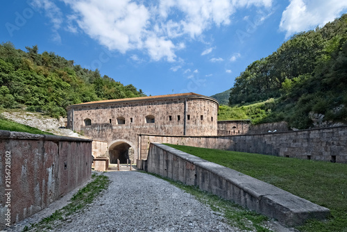 Fotografía Fort Cadine: the entrance to the main casemate with its defensive walls