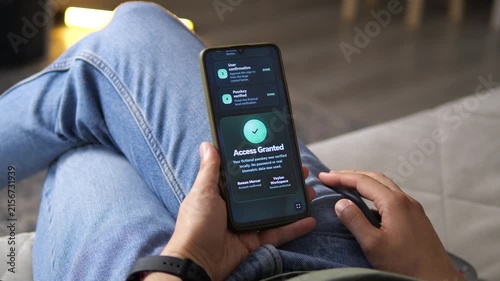 Smartphone shows successful passwordless access after identity verification, highlighting secure authentication, trusted sessions and the future of digital account protection.
