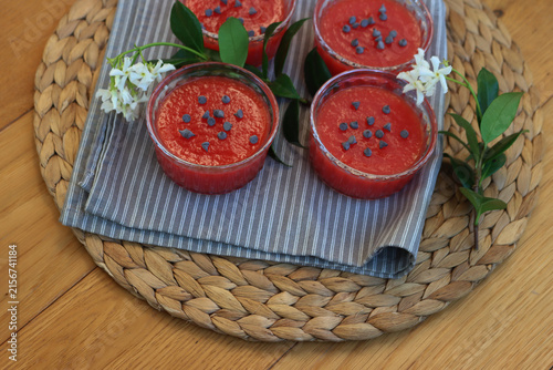 Foto Traditional Sicilian Watermelon Puddings called Gelo di Mellone with chocolate c